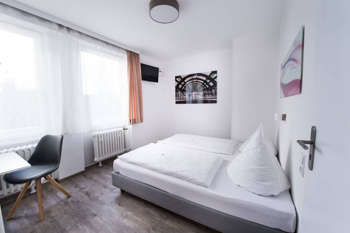 Quarto casal | Escrivaninha, Wi-Fi de cortesia, roupa de cama