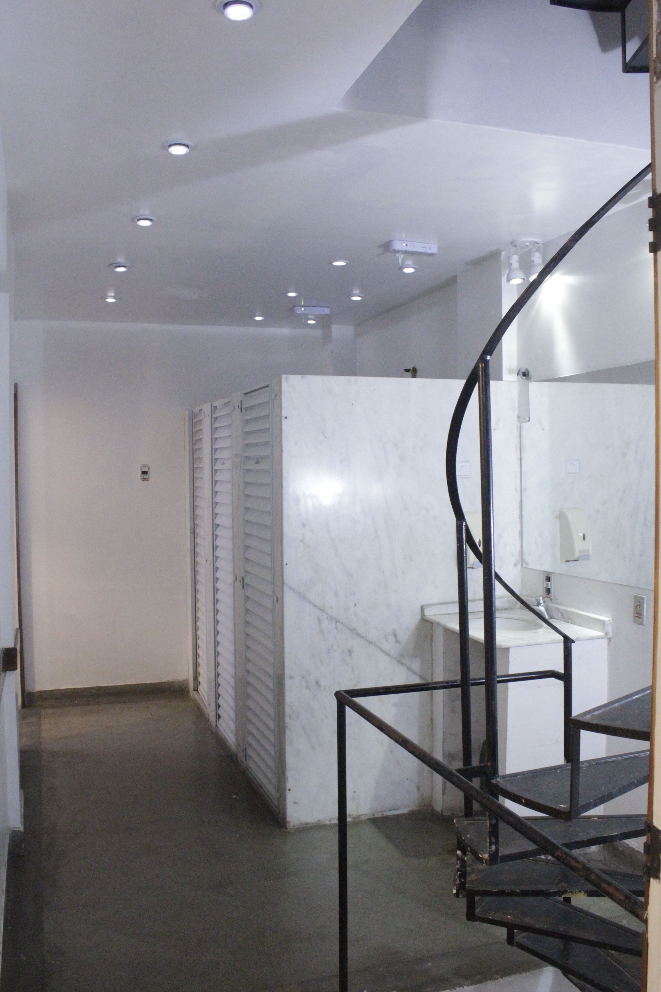 Standard Shared Dormitory, Mixed Dorm, Non Smoking, Shared Bathroom (Tribo) | Bathroom | Shower, rainfall showerhead, toilet paper