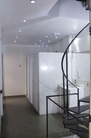 Standard Shared Dormitory, Mixed Dorm, Non Smoking, Shared Bathroom (Tribo) | Bathroom | Shower, rainfall showerhead, toilet paper - Tupiniquim Hostel Rio de Janeiro (Rio de Janeiro)