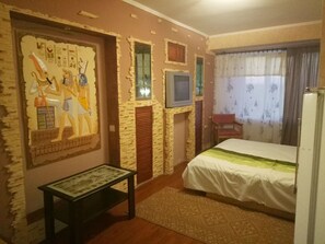 Habitación cuádruple | Tabla de planchar con plancha, internet por cable gratis y ropa de cama 