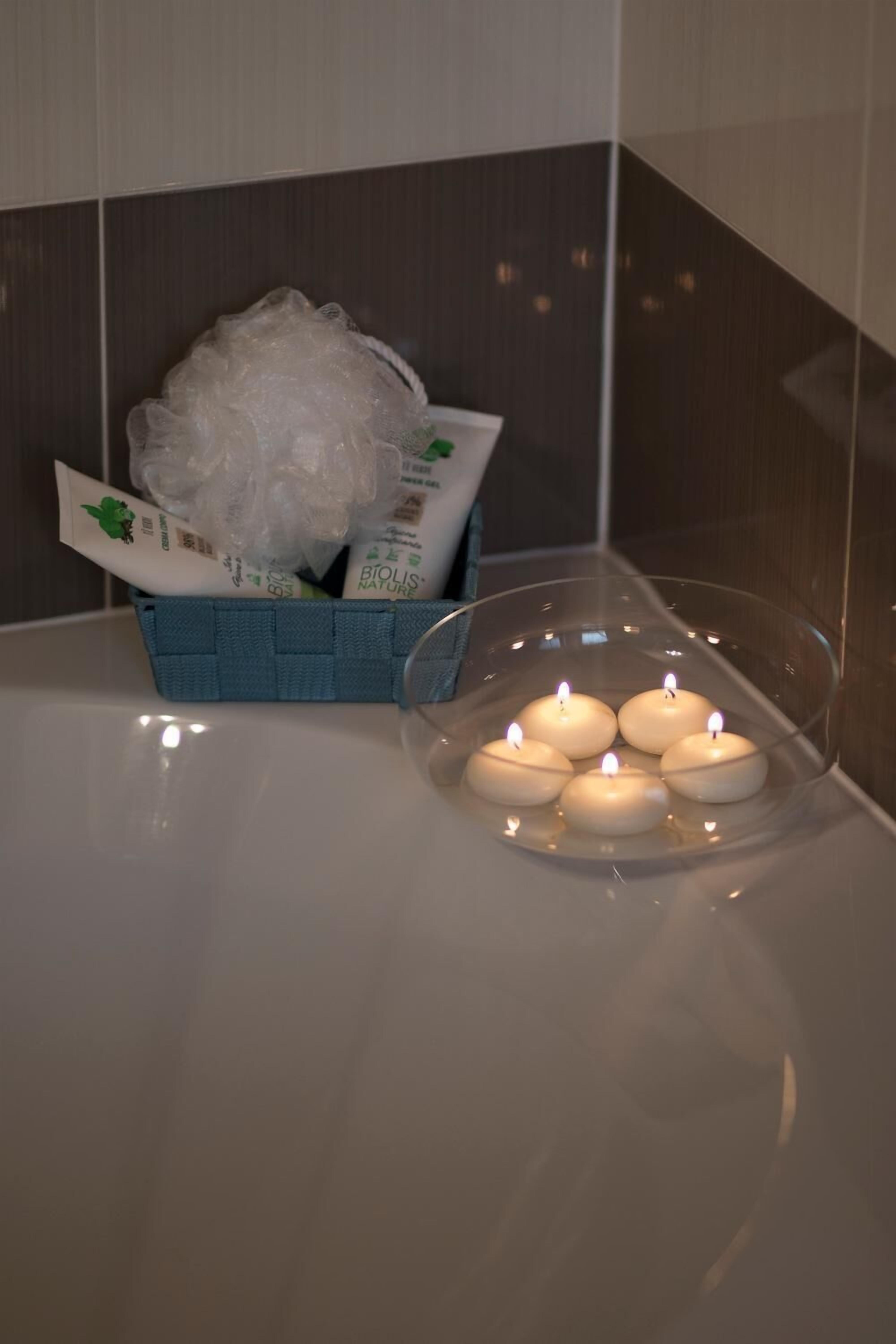 shower, free toiletries, hair dryer, slippers