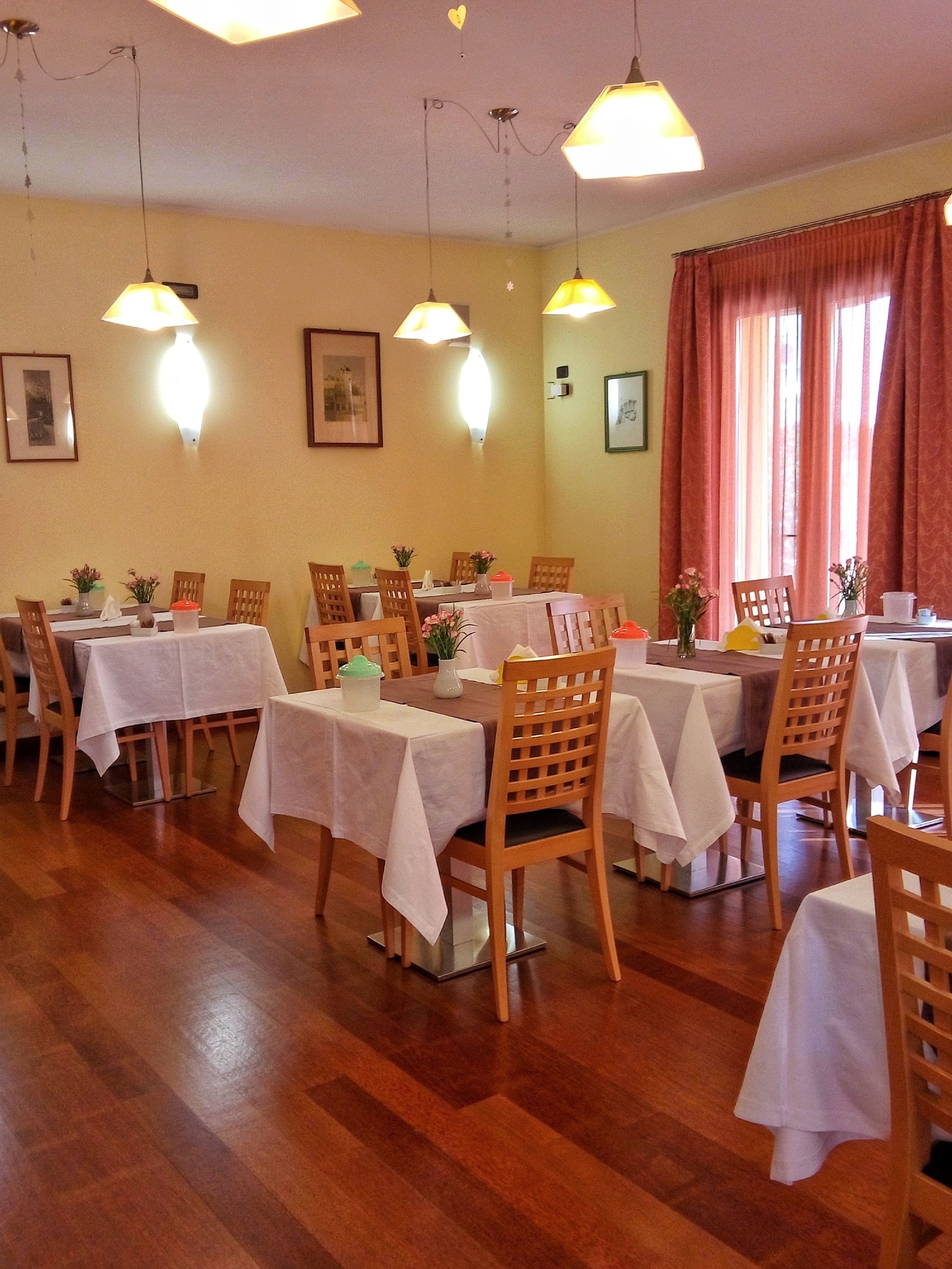 إفطار يومي مقابل رسوم