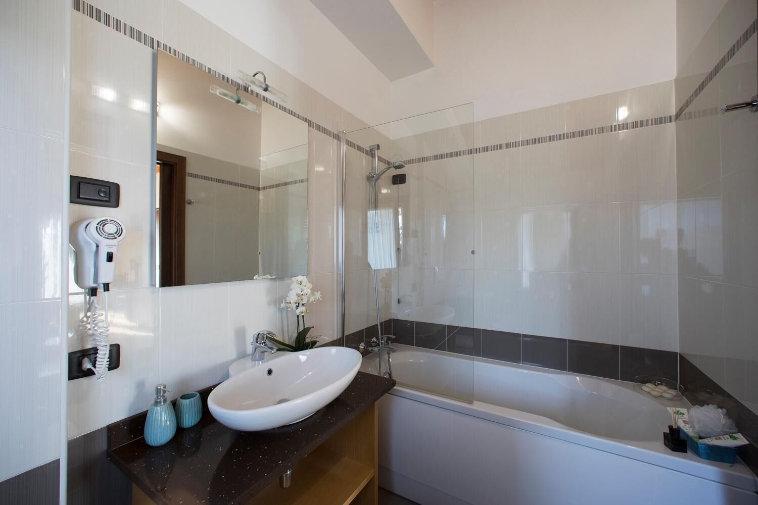 shower, free toiletries, hair dryer, slippers