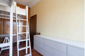 Chambre Familiale, salle de bains commune