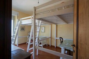Chambre Familiale, salle de bains commune