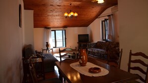Comfort-Apartment, 2 Schlafzimmer, Meerblick, Meerseite | Wohnbereich