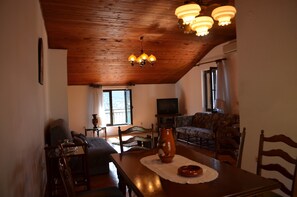 Comfort Apartment, 2 Bedrooms, Sea View, Sea Facing | Living area