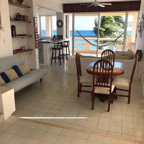 Interior - Direct Oceanfront, Corner Balcony Panoramic View of Beach, Half Moon Bay, Akumal (Akumal)