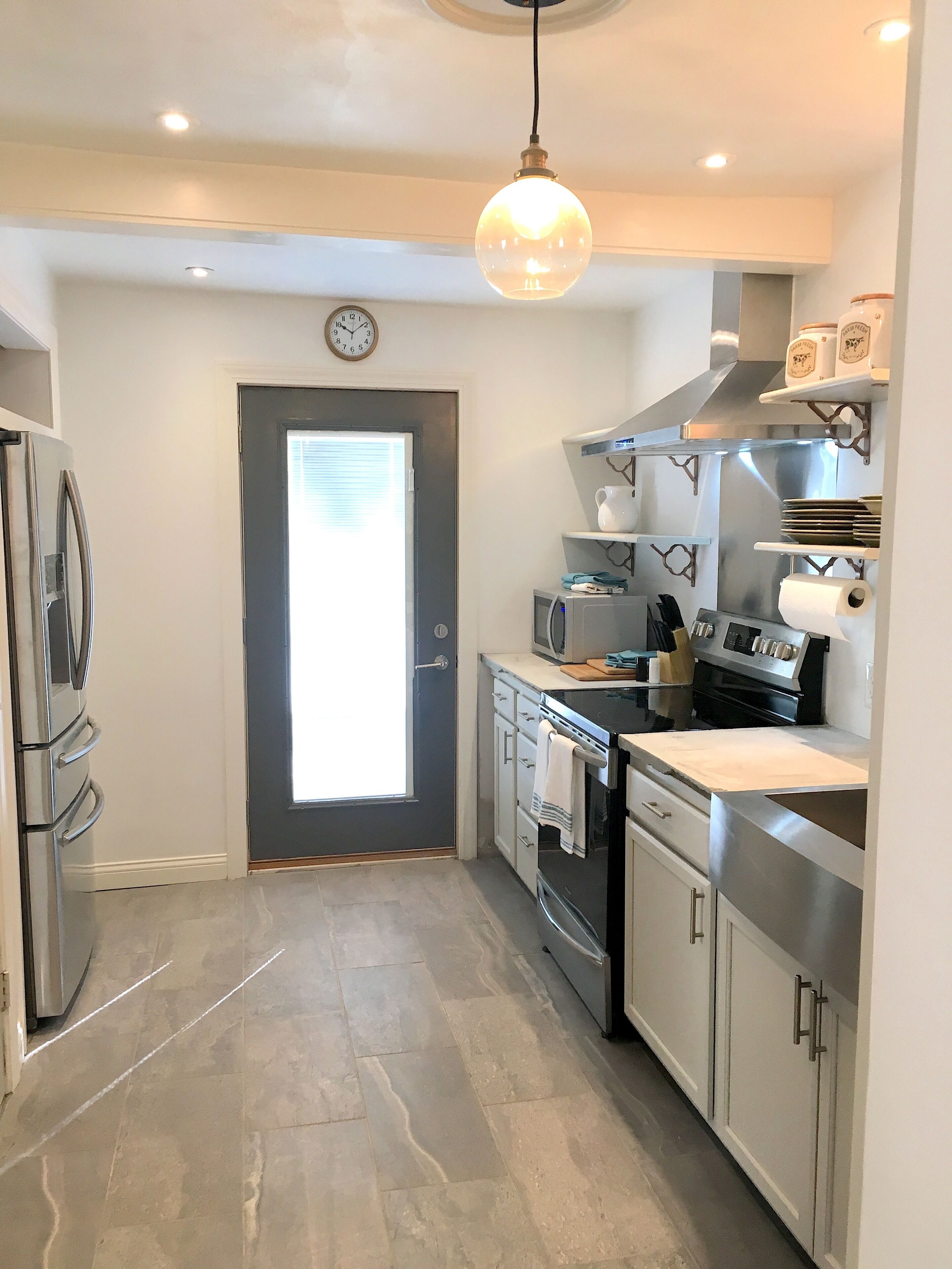 Geladeira, micro-ondas, fogão, cooktop