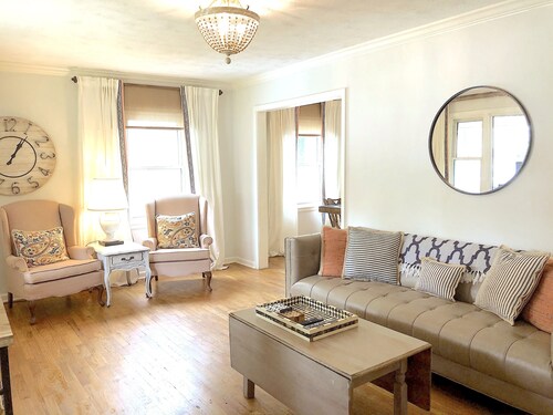 Charming Home ~ Expo-Centre ~ Near City Center ~ Fenced Yard