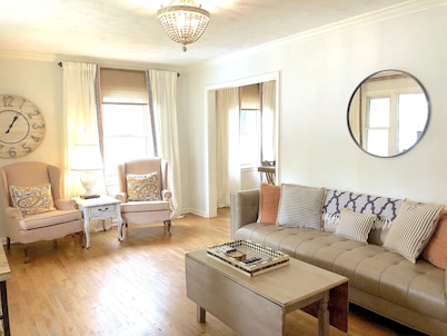 Charming Home ~ Expo-Centre ~ Near City Center ~ Fenced Yard