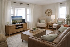 Smart-TV, Netflix, Kinderspielzeug, Bücher