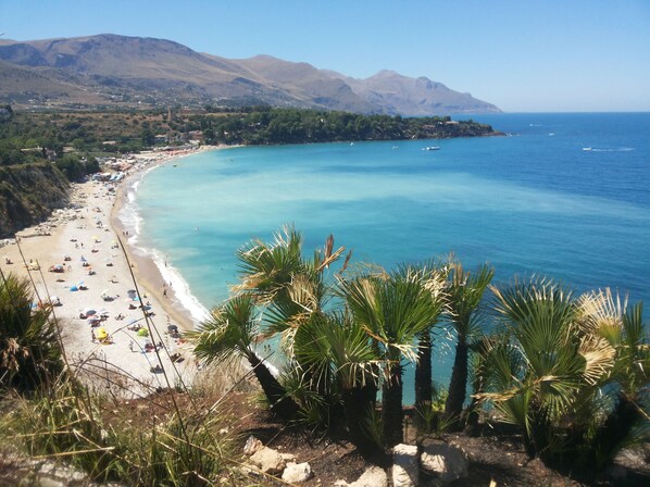Plage à proximité, chaise longue