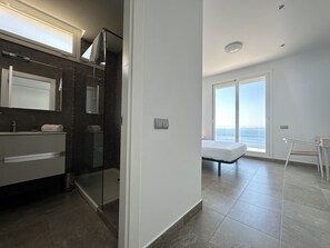 4 chambres, fer et planche à repasser, Wi-Fi gratuit, draps fournis
