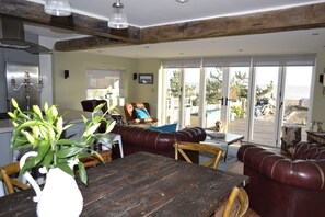 Smart TV, books, music library, stereo