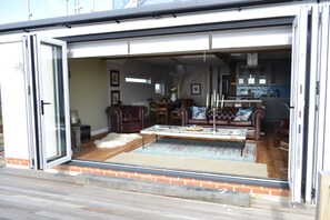 Balcony - Outstanding luxury beachfront holiday experience with hot tub (Pevensey Bay)