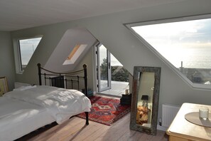 4 bedrooms, desk, iron/ironing board, travel cot