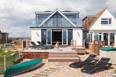 Outstanding luxury beachfront holiday experience with hot tub