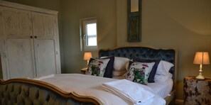 4 Schlafzimmer, Schreibtisch, Bügeleisen/Bügelbrett, Reisekinderbett