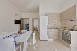 Fridge, oven, cookware/dishes/utensils