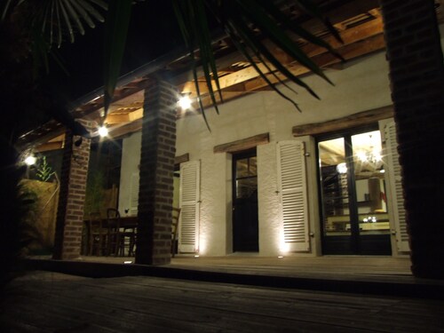 Exceptional colonial-style living space with swimming pool and free parking.