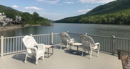 River Gorge Condo! Mountain and River Views! 10 minutes from Downtown Chatt!