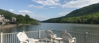 River Gorge Condo! Mountain and River Views! 10 minutes from Downtown Chatt!