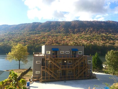 River Gorge Condo! Mountain and River Views! 10 minutes from Downtown Chatt!