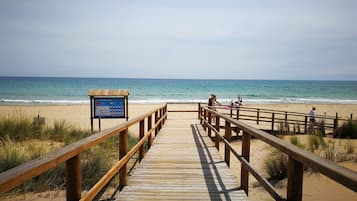 Una spiaggia nelle vicinanze