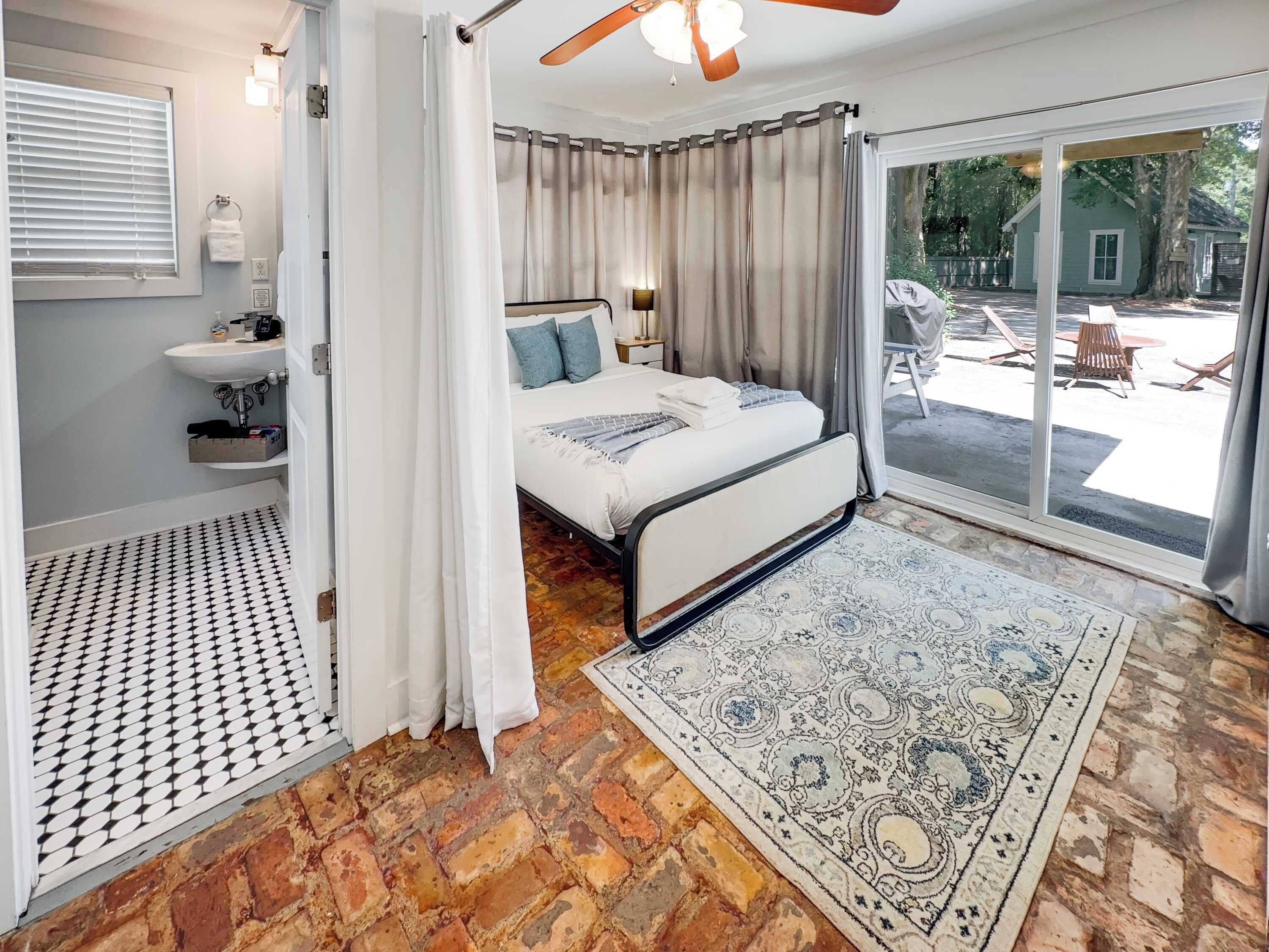 5 quartos, ferros/tábuas de passar roupa, Wi-Fi, roupa de cama