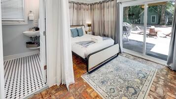 5 quartos, ferros/tábuas de passar roupa, Wi-Fi, roupa de cama