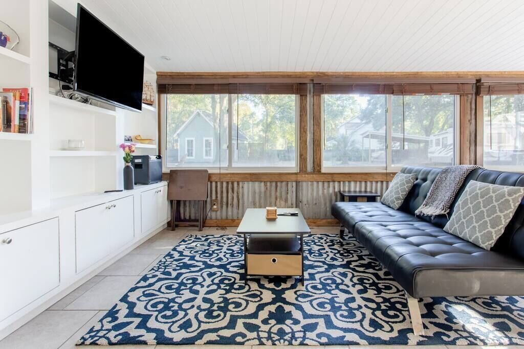 TV, fireplace, offices