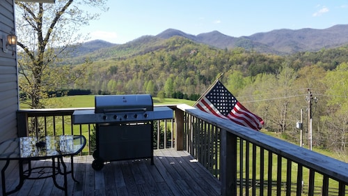 Enjoy, Beautiful, up close & personal mountain views ,1 mile from Lake Chatuge