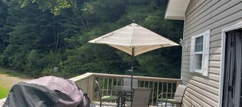 Enjoy, Beautiful, up close & personal mountain views ,1 mile from Lake Chatuge