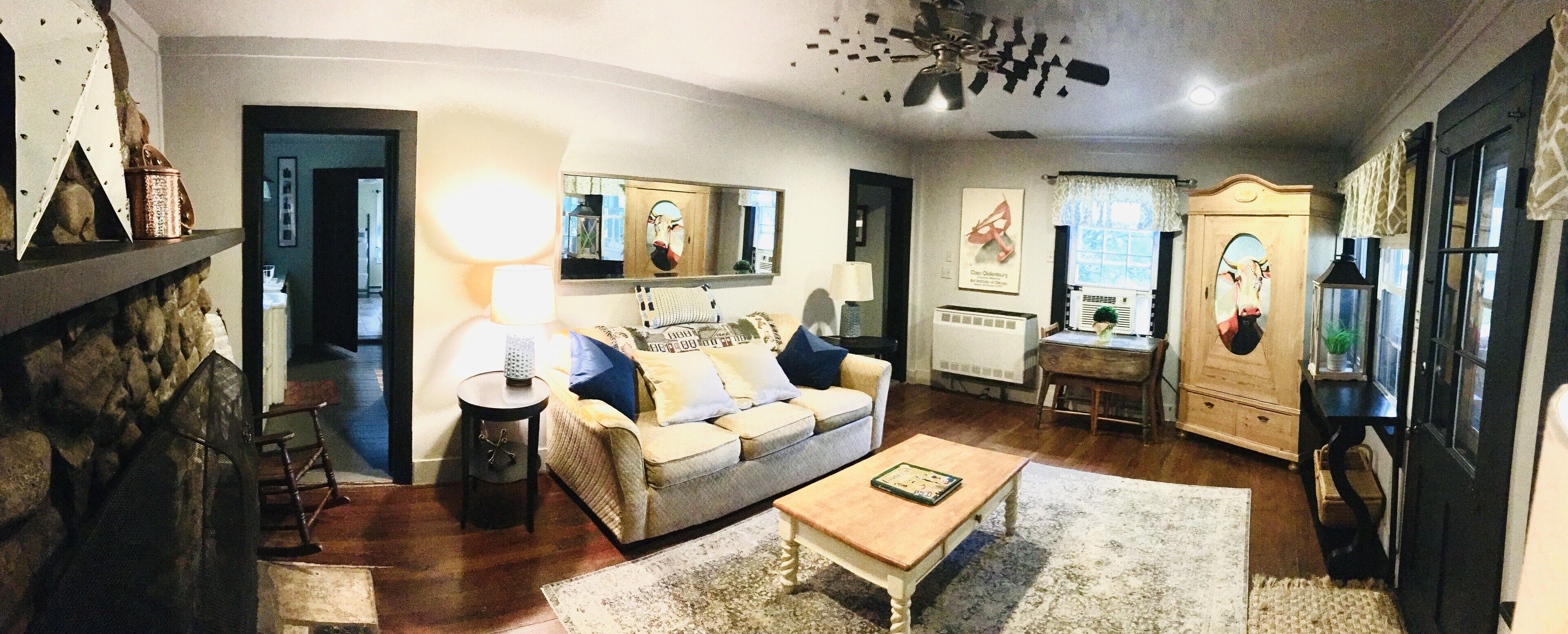 Smart TV, lareira, DVD player, videoteca