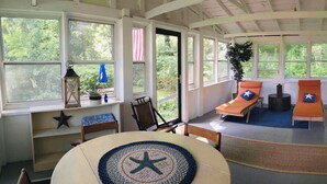 A sunroom with a table, chairs, and two lounge chairs. - StarField Cottage...The Perfect Cooperstown Dreams Park Getaway! (Cooperstown)