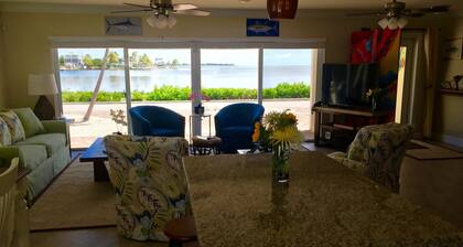 WOW! PRIVATE POOL, OCEAN FRONT, & DOCK Sister house next-door VRBO#1034656