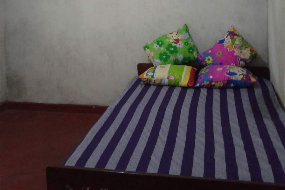 Habitación doble, para fumadores, vista a la colina | Caja de seguridad en la habitación y tabla de planchar con plancha
