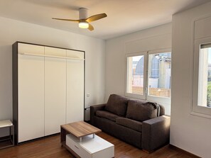 TV - Agi Josep Sabate 42 Apartamento for rent in Roses Girona. (Rosas / Roses)