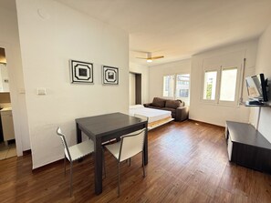 1 chambre, fer et planche à repasser, Wi-Fi gratuit, draps fournis