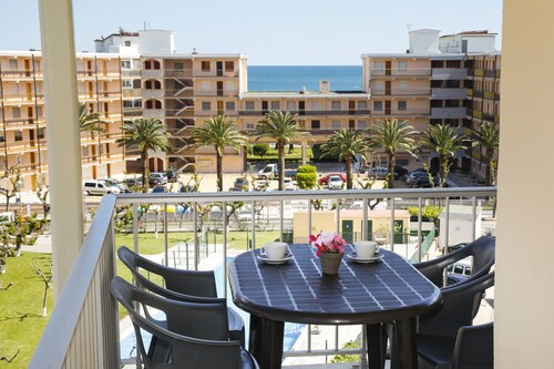 PINEDA 7 with communal pool, beach at 100m