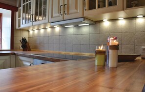 Fridge, stovetop, dishwasher, coffee/tea maker - Awesome home in Kirke Eskilstrup (Kirke Eskilstrup)