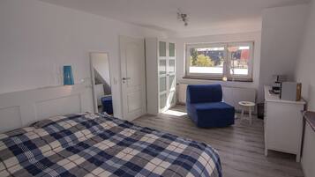 3 Schlafzimmer, Schreibtisch, Reisekinderbett, WLAN