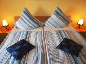 2 camere, culla da viaggio, lenzuola