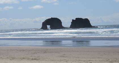 Une courte promenade Ă la plus belle vue de Rockaway Beach: Twin Rocks.