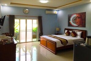 Standard Double Room | Blackout drapes, free WiFi - S Family Residence (Nikhom Kham Soi)