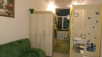 Chambre Familiale | Fer et planche à repasser, draps fournis