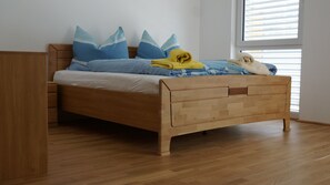 Exclusive-Apartment, 2 Schlafzimmer | 1 Schlafzimmer, Schreibtisch, Bügeleisen/Bügelbrett