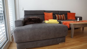 Exclusive-Apartment, 2 Schlafzimmer | Wohnzimmer | Flachbildfernseher