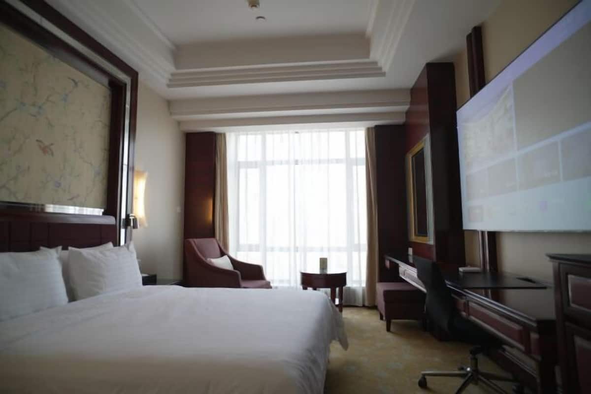 Minibar, coffres-forts dans les chambres, bureau, rideaux occultants